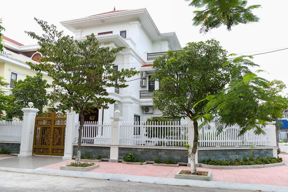Ngôi biệt thự trắng tinh mang đậm dấu ấn tân cổ điển tại Móng Cái Quảng Ninh 1