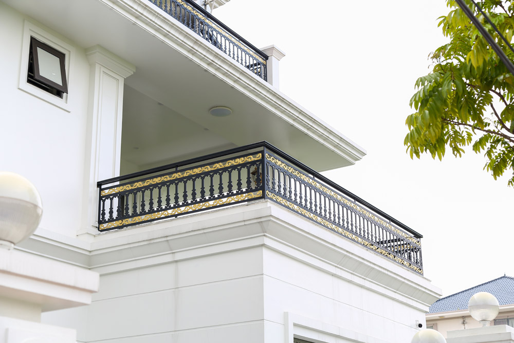 Ngôi biệt thự trắng tinh mang đậm dấu ấn tân cổ điển tại Móng Cái Quảng Ninh 3